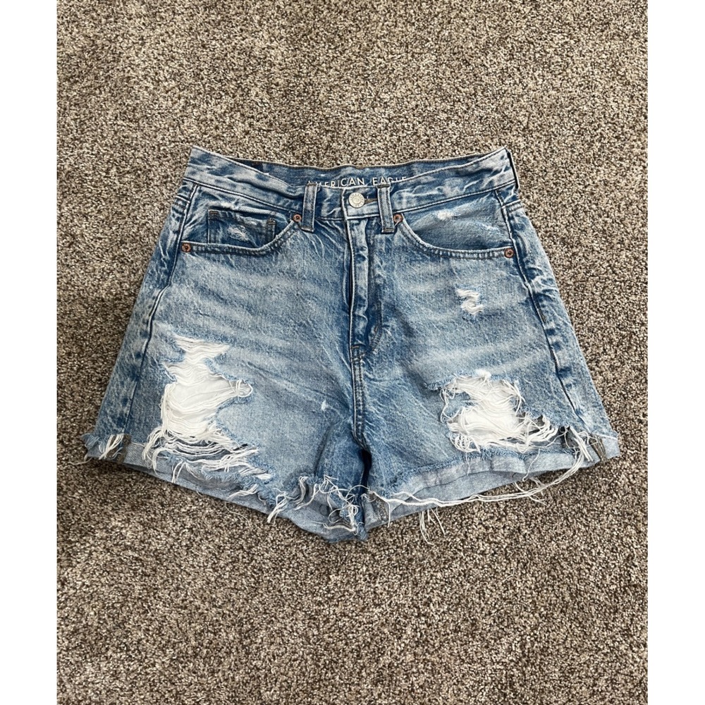 American Eagle High Waisted Distressed Denim Shorts Light Wash Size 2 Raw Hem